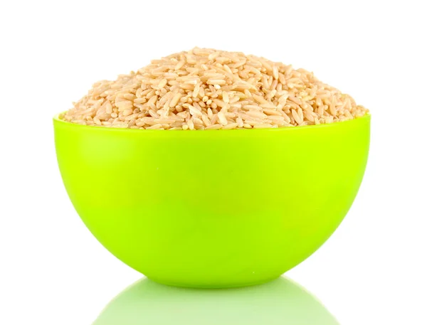Hnědá rýže v zelené desky, izolované na bílém — Stock fotografie