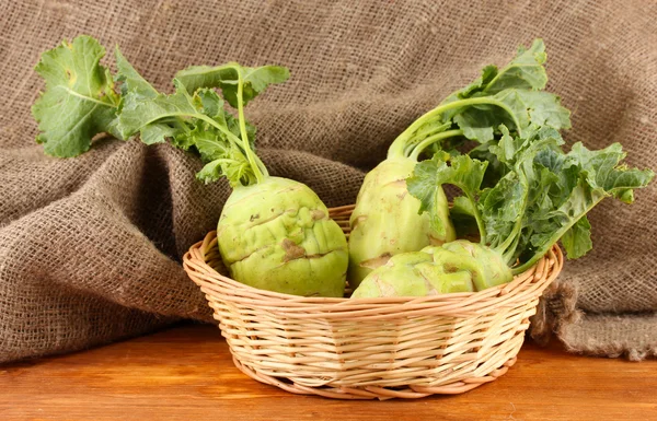 Färska Rova på trä bakgrund — Stockfoto