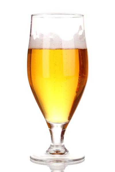Vaso de cerveza aislado en blanco —  Fotos de Stock
