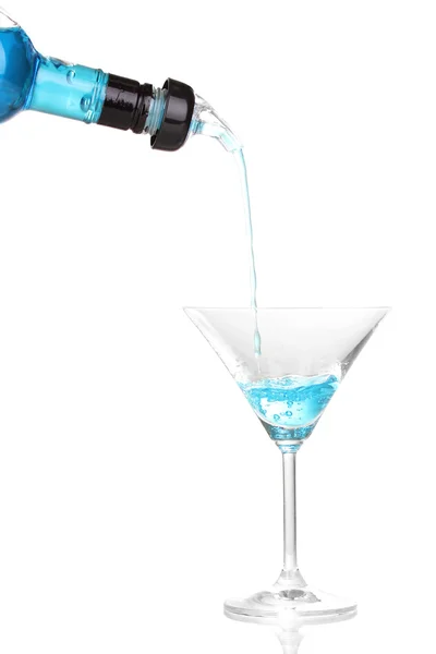 Leckeren blauen Cocktail isoliert auf weiß — Stockfoto