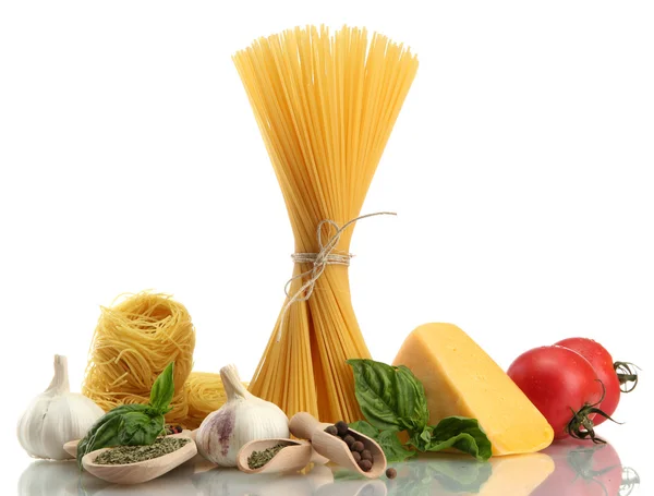 Pasta spaghetti, vegetables and spices, isolated on white — Stock Photo, Image