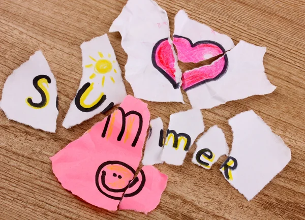 Torn paper with words Summer close-up on wooden table — Stock Photo, Image