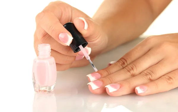 Vrouw maakt zelf een Franse manicure, op witte achtergrond — Stockfoto