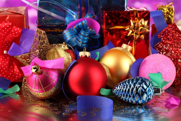Jul dekoration på lila bakgrund — Stockfoto