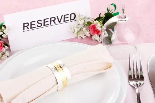 Table setting with reserved card in restaurant — Stock Photo, Image