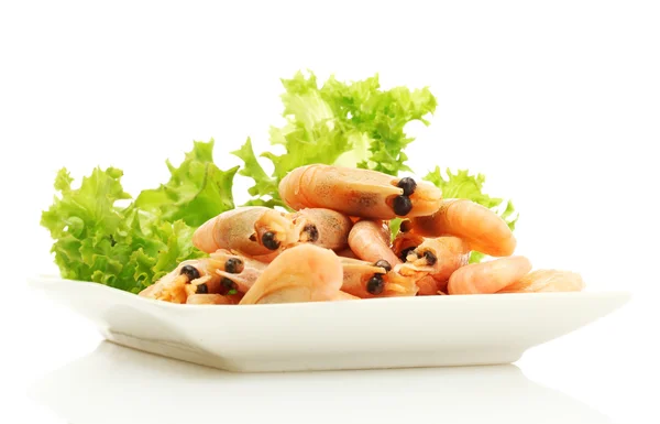 Boiled shrimps with lettuce leaves on plate, isolated on white — Stock Photo, Image