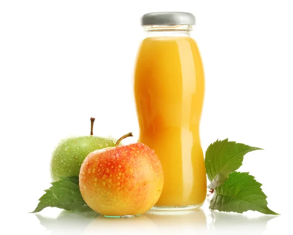 瓶与甜苹果，孤立在白色的汁 — 图库照片