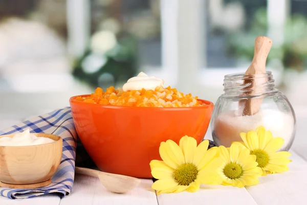 Useful pumpkin porridge in color plate on wooden table on window background — Stock Photo, Image