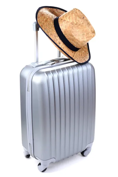 Silberner Koffer mit Frauenhut isoliert auf weißem Grund — Stockfoto