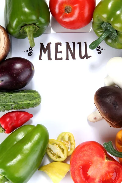 菜单包围产品和蔬菜上白色隔离 — 图库照片