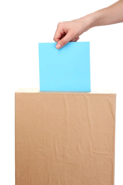 Hand mit Wahlzettel und Wahlurne isoliert auf weiß — Stockfoto