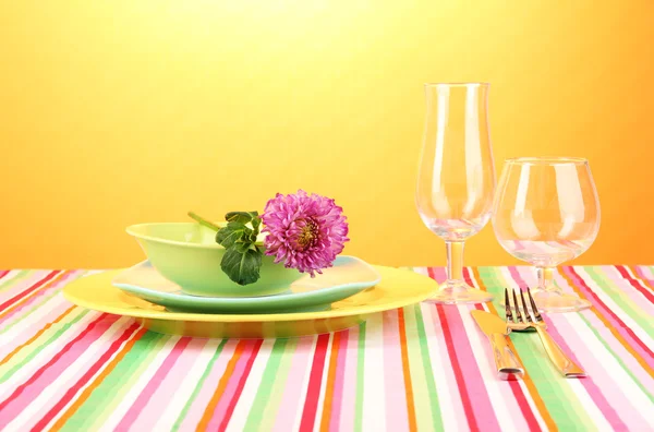 Table setting on bright background close-up — Stock Photo, Image