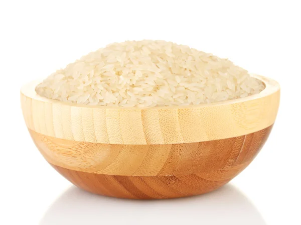 Riz dans une assiette en bois brun, isolé sur blanc — Photo