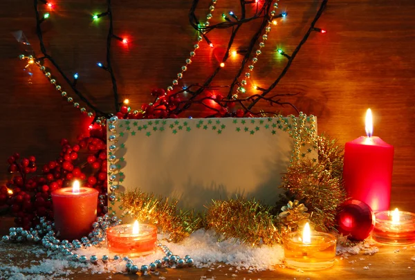 Ahşap arka planda güzel bir Noel kompozisyonu — Stok fotoğraf