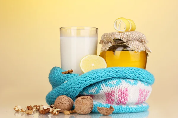 Healthy ingredients for strengthening immunity on yellow background — Stock Photo, Image