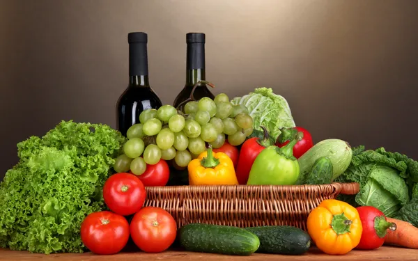 Composition with vegetables in wicker basket on brown background — Stock Photo, Image