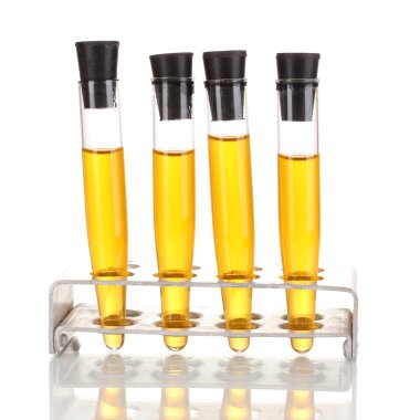 test tüpleri ile üzerine beyaz izole sarı sıvı