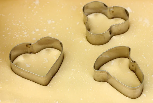 Kochen von Plätzchen mit Schimmelpilzen in Großaufnahme — Stockfoto