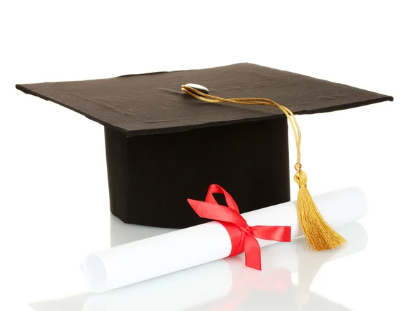 Sombrero de grado y diploma aislado en blanco — Foto de Stock