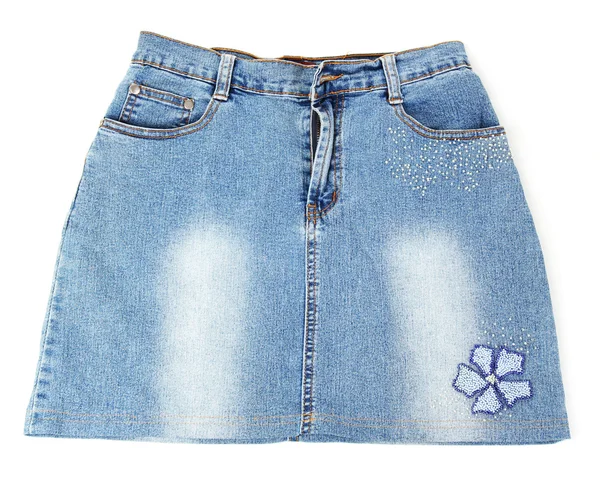 Blauwe denim mini rok close-up geïsoleerd op wit — Stockfoto