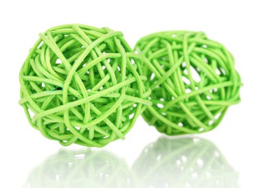 hasır bambu topları üzerinde beyaz izole