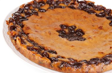 lezzetli pasta plaka üzerinde beyaz izole