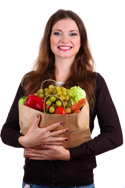 Donna che tiene una borsa della spesa piena di verdure fresche e frutta isolata su bianco — Foto Stock