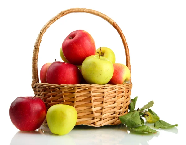 Juicy apples with green leaves in basket, isolated on white — Stock Photo, Image