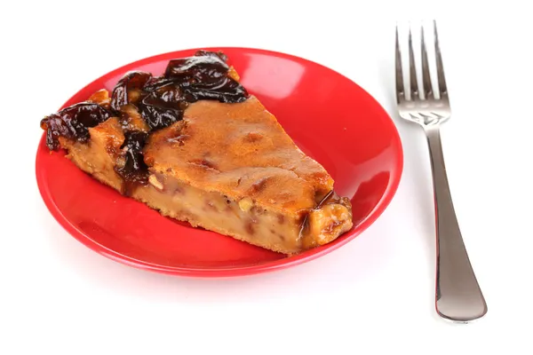 흰색 절연 빨간 접시에 맛 있는 파이 — 스톡 사진