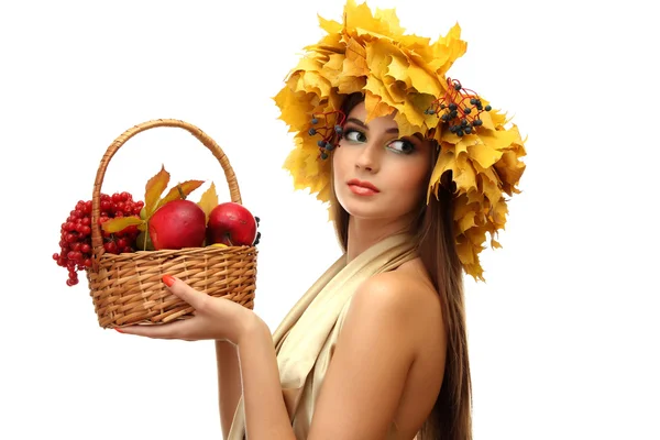 Hermosa mujer con corona y cesta con manzanas y bayas, aislado en blanco —  Fotos de Stock