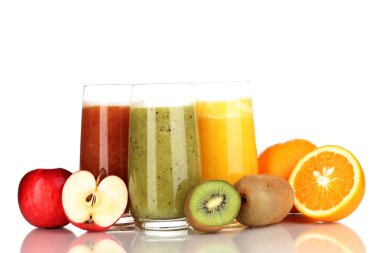 taze meyve suları üzerinde beyaz izole