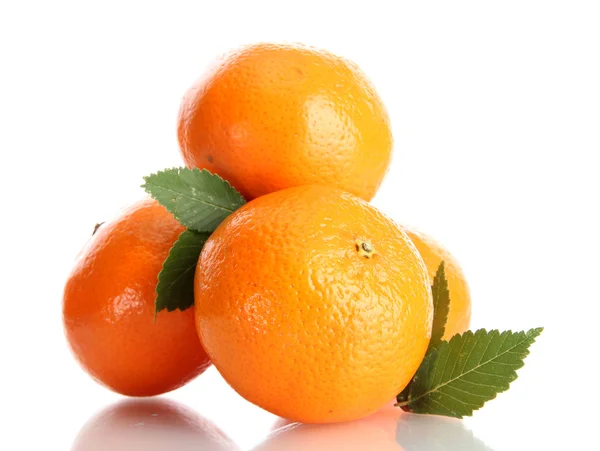 Ripe tangerines with leaves isolated on white — Stock Photo, Image