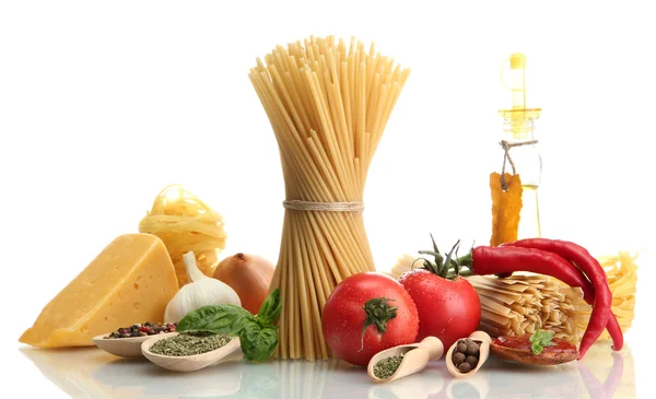 Pasta spaghetti, vegetables, spices and oil, isolated on white — Stock Photo, Image