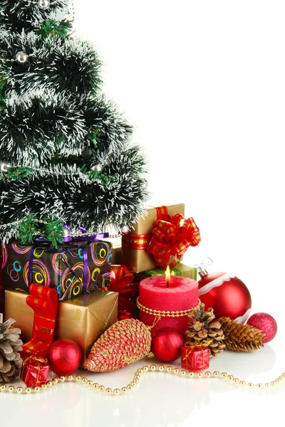 Composição de decorações de Natal isoladas em branco — Fotografia de Stock