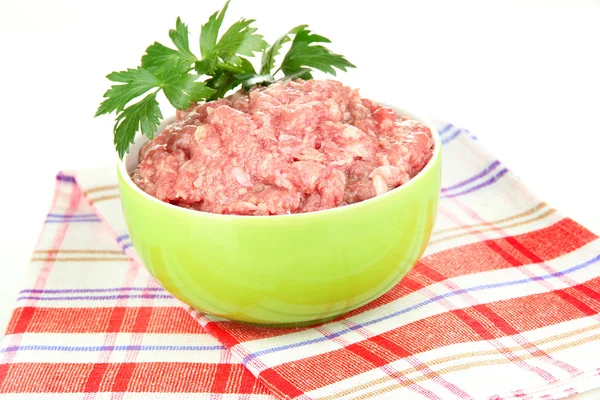 Cuenco de carne molida cruda aislado en blanco —  Fotos de Stock