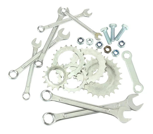 Maszyny, narzędzia, metalowe koła zębate, śruby i nakrętki na białym tle — Zdjęcie stockowe