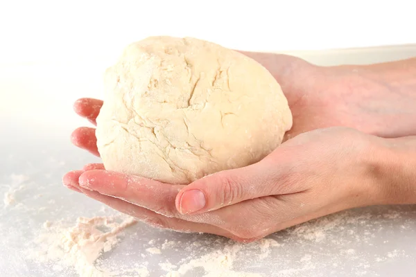 Preparação de massa de pizza isolada em branco — Fotografia de Stock