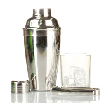 kokteyl shaker ve üzerinde beyaz izole kokteyl cam