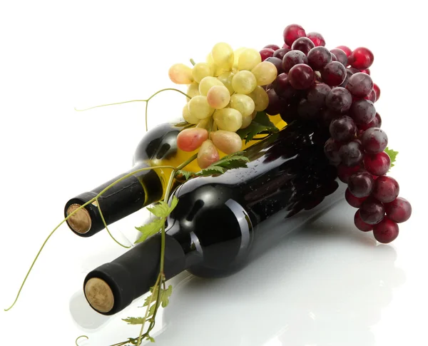 Bottles of wine and ripe grapes isolated on white — Stock Photo, Image