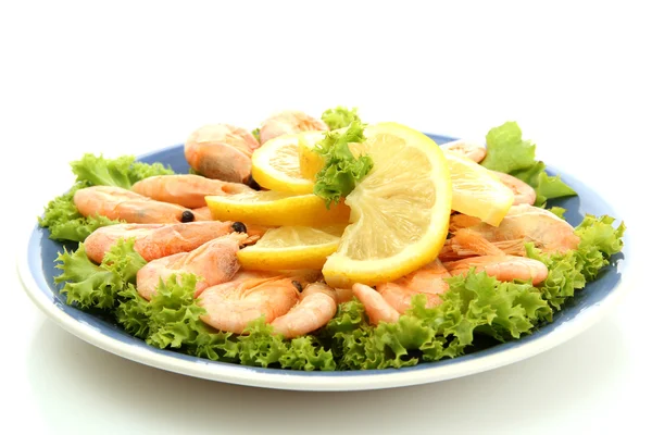 Boiled shrimps with lemon and lettuce leaves on plate, isolated on white — Stock Photo, Image