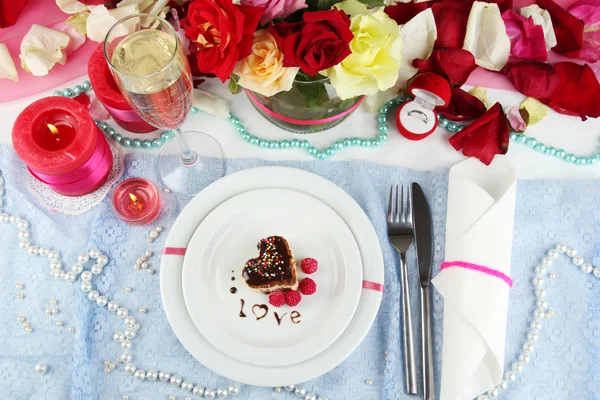 Apparecchiare la tavola in onore del primo piano di San Valentino — Foto Stock