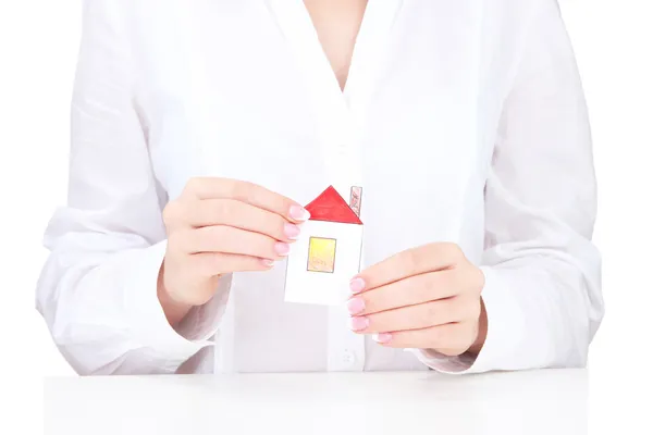 Concept: vrouw handen met papier huis, close-up — Stockfoto