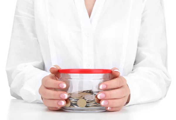 Mani di donna con monete in vaso di vetro, primo piano — Foto Stock