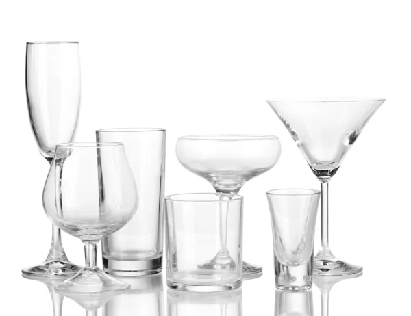 白で隔離される様々 なガラスのコレクション — ストック写真