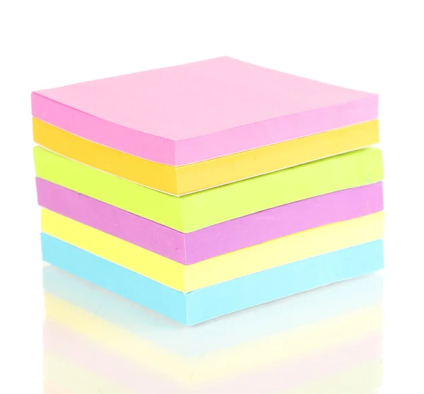 Pila de notas adhesivas de colores aislados en blanco — Foto de Stock