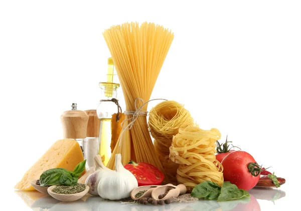 Pasta spaghetti, vegetables, spices and oil, isolated on white — Stock Photo, Image