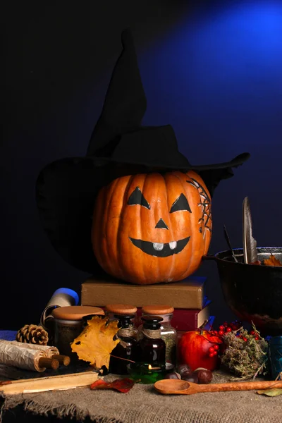 Detail foto van enge halloween-laboratorium in blauw licht — Stockfoto