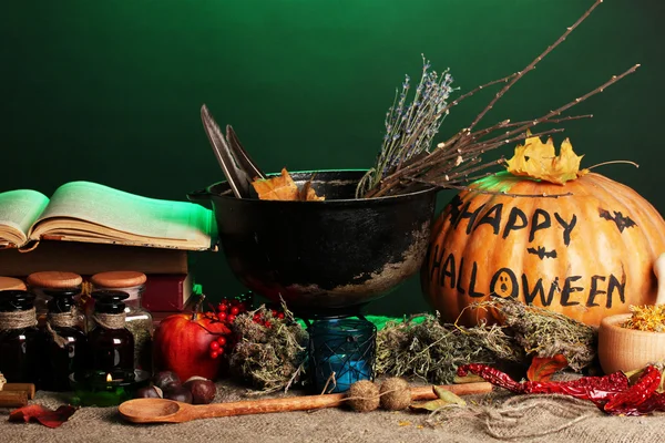 Enge halloween-laboratorium in groen licht — Stockfoto