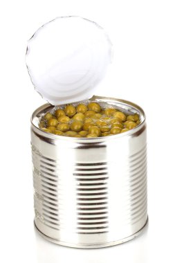 konserve bezelye üzerinde beyaz izole açın