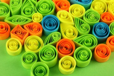 yakın çekim yeşil renkli renkli quilling